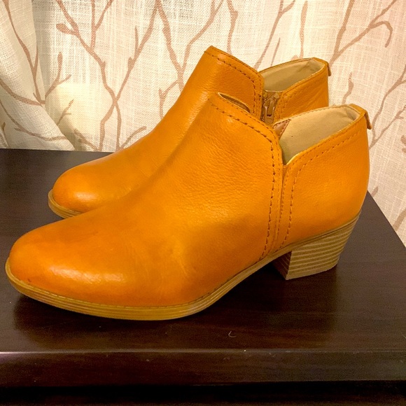 Naturalizer upper leather half boot size 6.5 - Picture 3 of 7